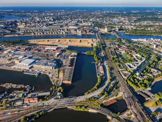 Luftbild von Rothenburgsort mit Baugebieten, Gebäuden, Brücken und Bahnstrecke.