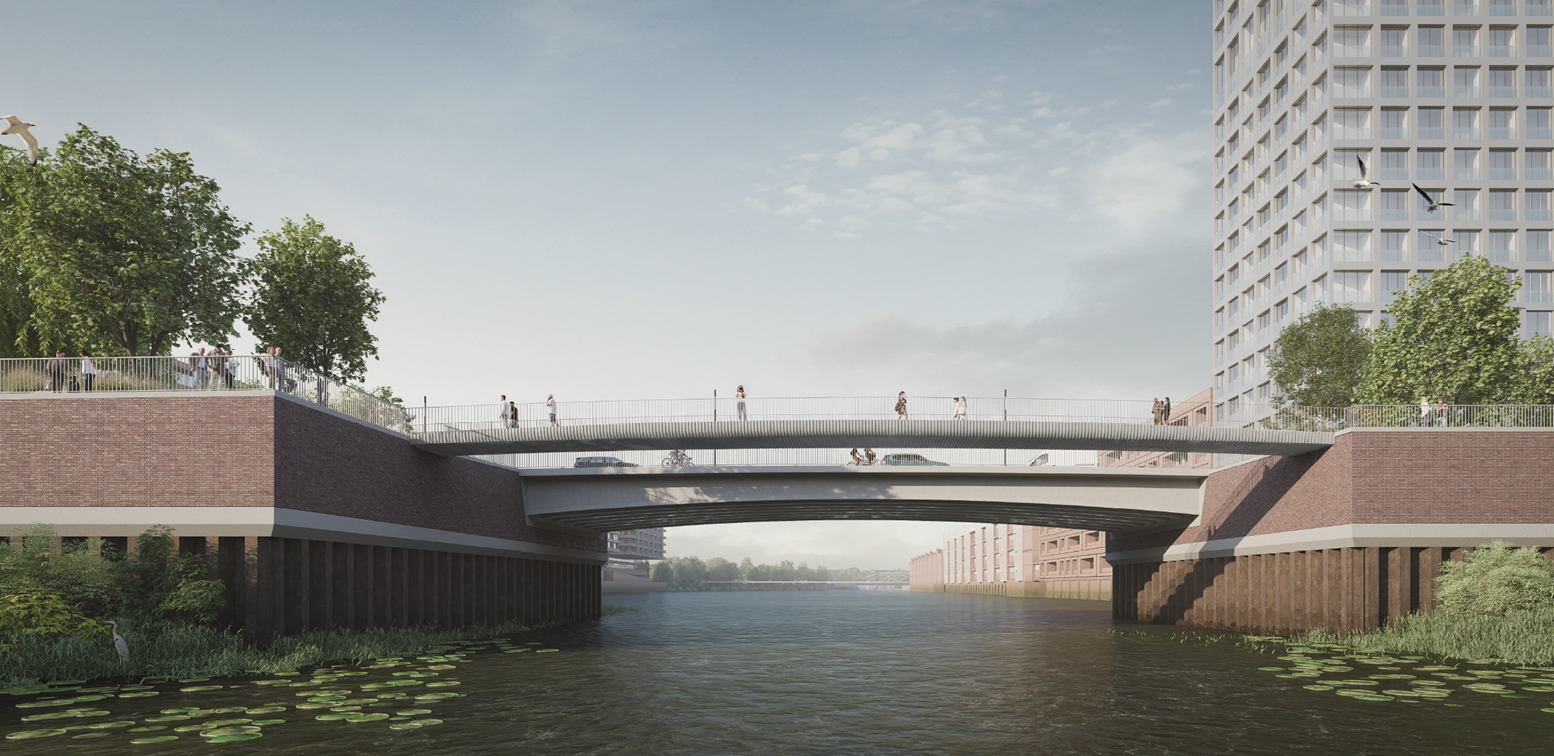 Eine Brücke führt über einen Kanal, der Fußweg ist von der Fahrbahn separiert.