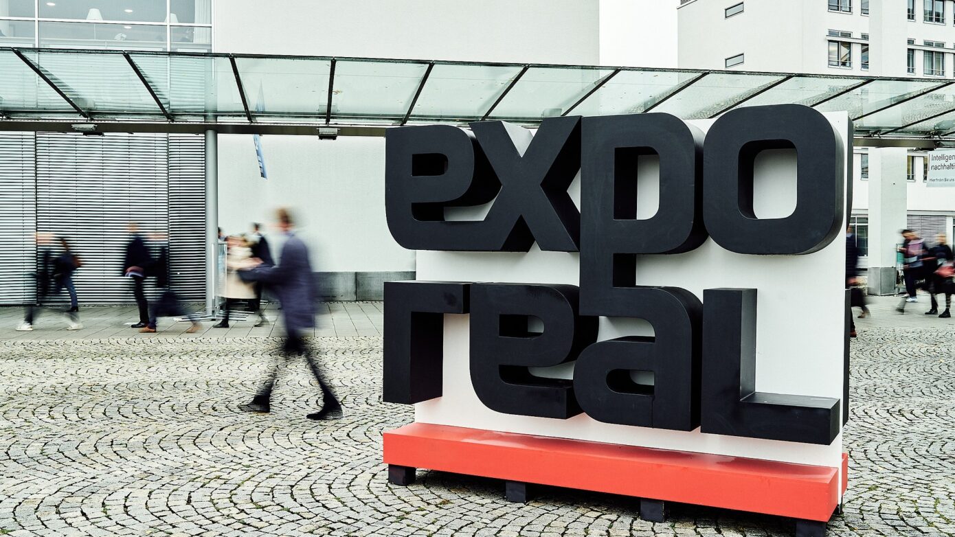 Ein Schild mit dem Titel Expo Real